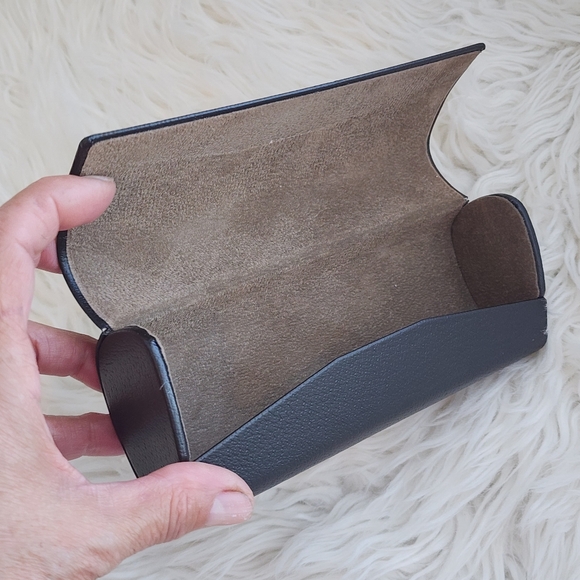 BURBERRY ORIGINAL BRAND GLASS CASE EXCELLENT CONDITION - Picture 4 of 6